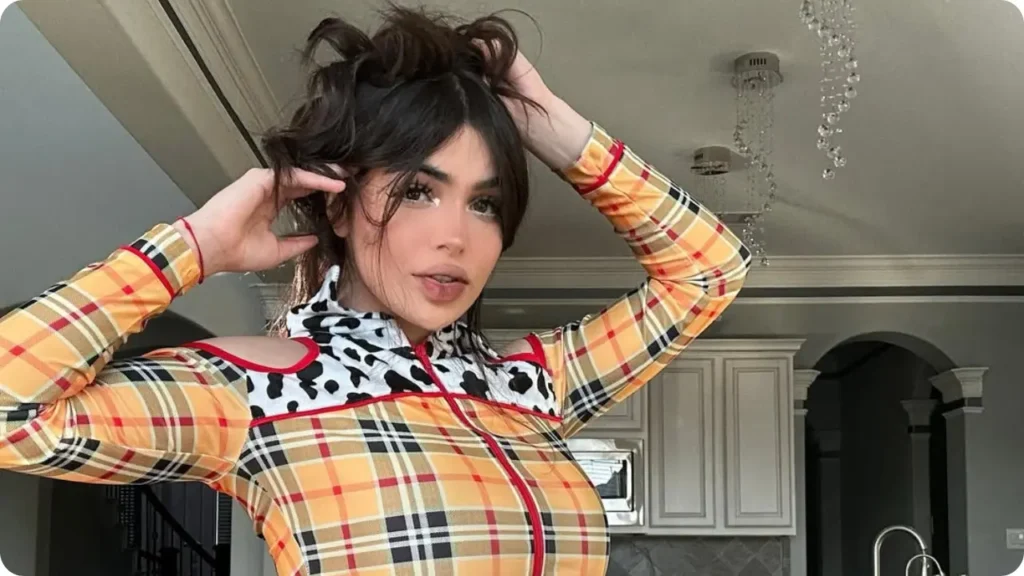 Alina rose beautiful pose for fans