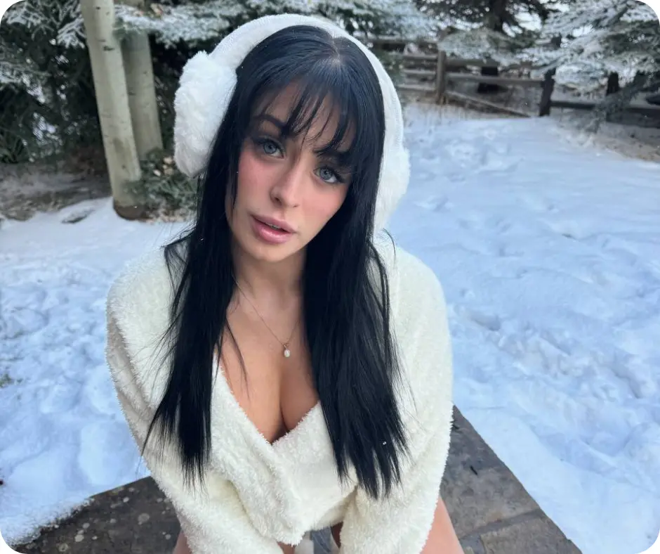 Camilla Araújo sitting on snow
