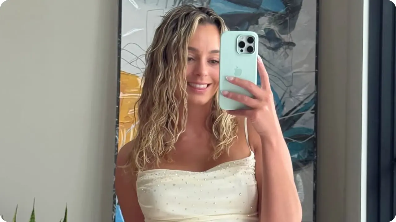Kirstentoosweet mirror selfie